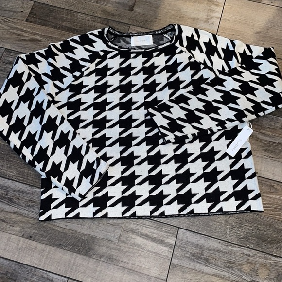 NWT SIX/FIFTY Black & White Super Soft Boxy Fit Sweater in size M - Picture 2 of 7